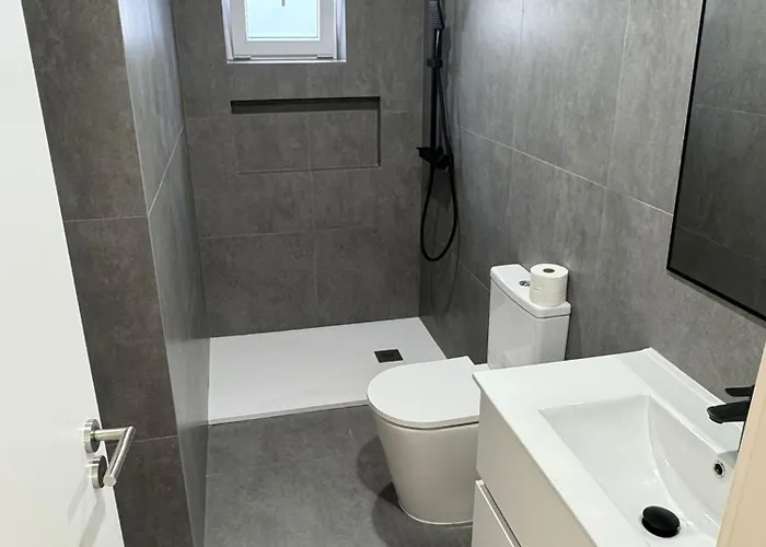 Ks Airport Homestay Lisbon